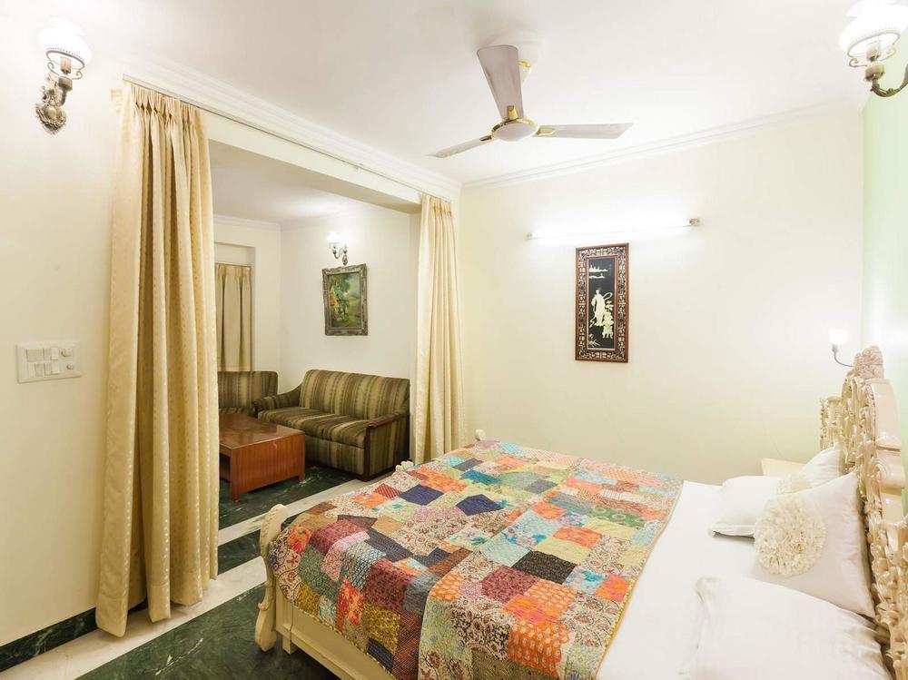 Oyo Rooms New Friends Colony Crossroad New Delhi Exterior photo